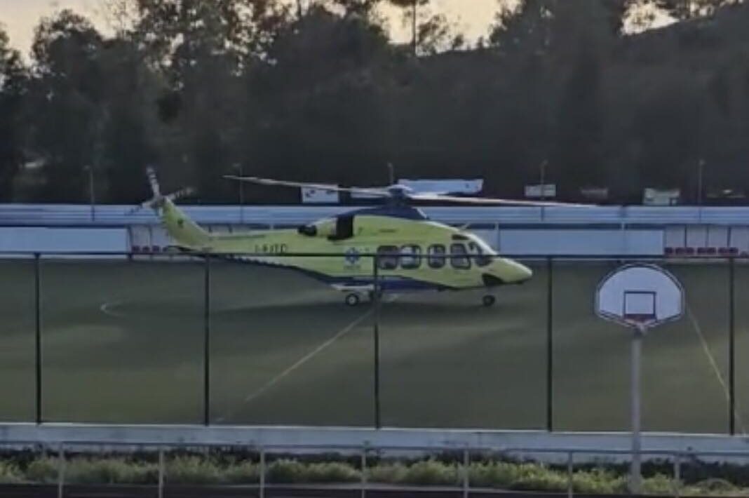 Helic Ptero Do Inem De Loul Aterra Em Campo Ap S Futebolista Cair