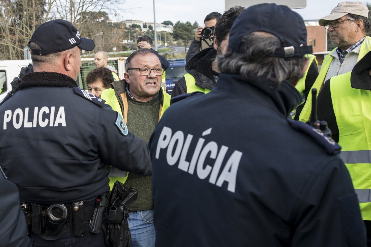 Polícias do Algarve chumbam no exame de tiro como forma de protesto