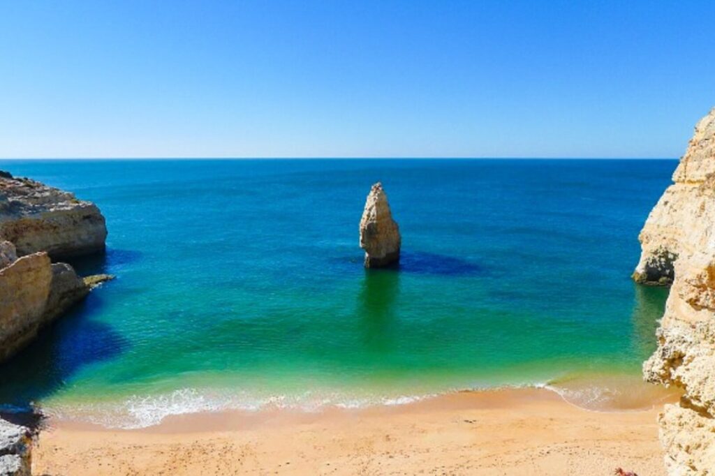 Duas Das Praias As Guas Mais Azuis Do Mundo S O Algarvias Saiba