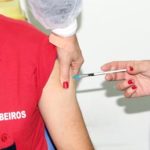 Vacinação sazonal da covid-19 passa abranger profissionais dos cuidados continuados e bombeiros