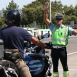 Condutores de motociclos são obrigados a usar colete refletor? Aprenda o que está na lei