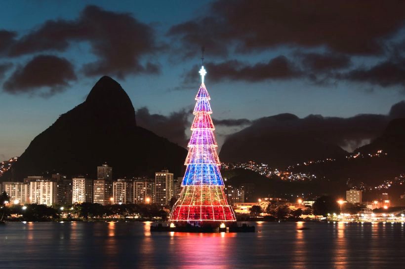 Conheça nove das árvores de Natal mais bonitas do mundo - Postal do Algarve