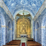 Esta igreja do século XVIII de estilo barroco é um tesouro de azulejos e fica no Algarve