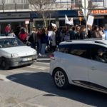 Manhã turbulenta em Olhão: professores e alunos manifestam-se junto à rotunda do Cubo [vídeo]