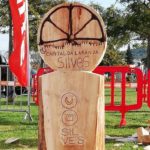 Nelson Ramos está de volta à Mostra Silves Capital da Laranjas para transformar madeira em esculturas