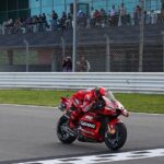 MotoGP: italiano Francesco Bagnaia vence em Portimão e lidera Mundial