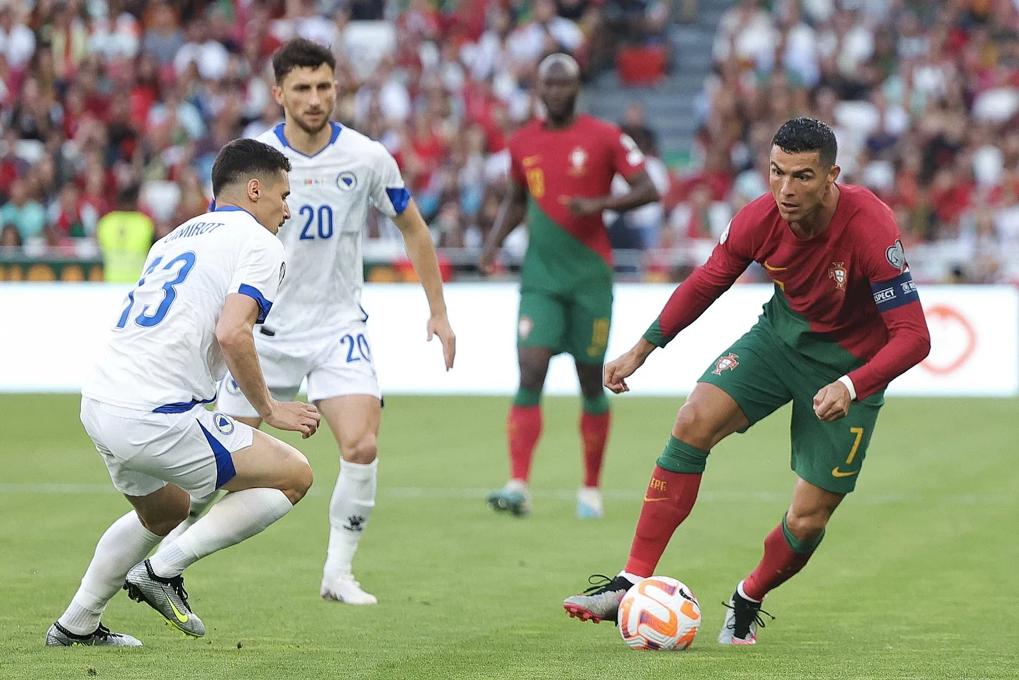 Cristiano Ronaldo a um jogo da internacionalização 200 por Portugal