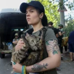 Cães e gatos foram resgatados após explosão de barragem na Ucrânia que levou a cheias [vídeo]