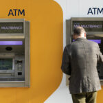 Saiba as diferenças entre ATM, Multibanco e Euronet e evite pagar comissões desnecessárias