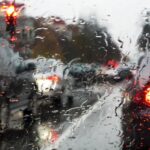 Vai conduzir com chuva? Adopte estas seis dicas para uma condução segura