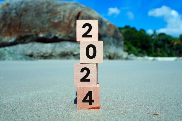 Feriados de 2024 – Calendário para tirar férias e aproveitar as pontes e  fins de semana prolongado do próximo ano 📅 - De Férias - Dicas, Guias e  Viagens Baratas