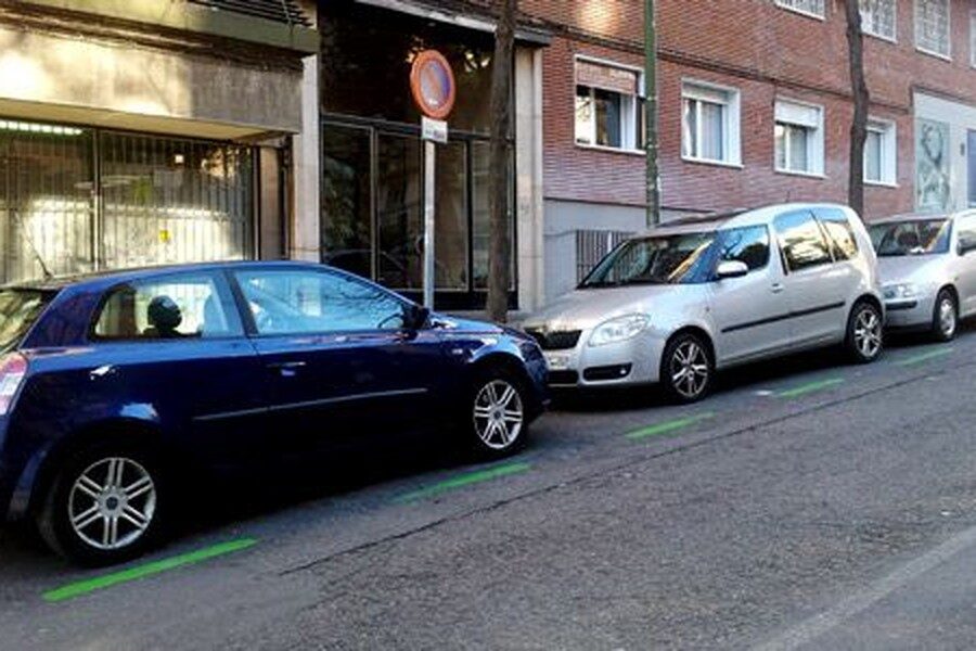 Código da Estrada: Onde se pode parar e onde se pode estacionar?