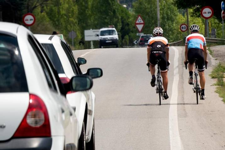 Como praticar uma condução segura para si, peões e ciclistas