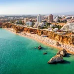 Esta praia do Algarve foi considerada a mais ‘interessante’ de Portugal