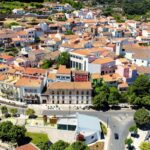 Esta vila tem pouco mais de 5.000 habitantes e é a mais alta do Algarve