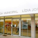 Biblioteca de Albufeira recebe palestra sobre gestão da ansiedade escolar e dificuldades na matemática