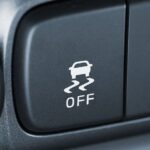 O controlo de tração do seu carro é para desligar? Saiba quando sim e quando não