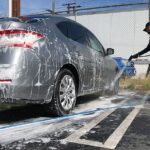 Não cometa estes erros na lavagem do carro e evite danos desnecessários na pintura