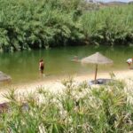 Há uma praia fluvial no Algarve onde a temperatura da água chega aos 30 graus
