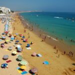 Restrições levantadas: esta praia no Algarve muito procurada no verão já está reaberta a banhos