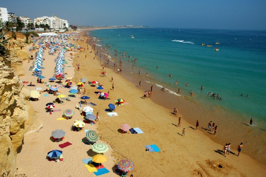 Praia de Armação de Pêra.
