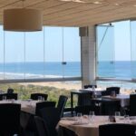 Este é um dos melhores restaurantes do Algarve e tem vista para o Oceano Atlântico