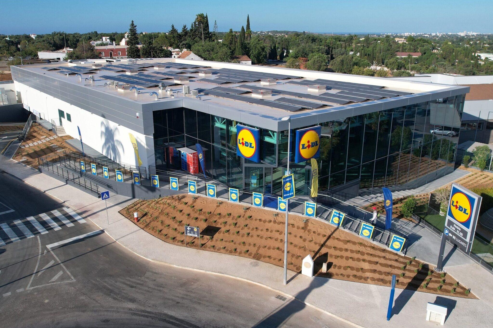 Lidl abriu uma nova loja no Algarve e criou cerca de 30 postos de ...