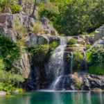 Conheça a lagoa portuguesa de água verde-esmeralda cujo nome é enganador