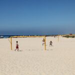 Nesta praia do Algarve pode praticar voleibol, futebol de praia e atividades náuticas