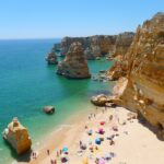 Esta praia fica no Algarve e está entre as 10 mais bonitas da Europa e as 100 melhores do mundo