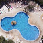 Conheça um dos locais mais baratos do Algarve para dormir que tem piscina e um minimercado