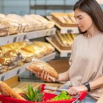 Compra pão fatiado? Especialista revela: “É melhor levá-lo inteiro”. Conheça o motivo