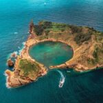 Este ilhéu português fica numa antiga cratera vulcânica, tem uma piscina natural e praia de areia branca