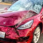 Compra Tesla Model 3 que ia para abate e recupera-o. Será que ficou mais barato?