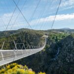 Região portuguesa que tem uma das maiores pontes pedonais do mundo considerada a melhor para aventura