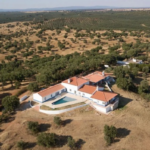 Esta quinta no Alentejo está a ser vendida ao mesmo preço que um palacete na França