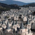 Esta cidade-fantasma fica na Europa e é famosa por ter mais de 500 castelos