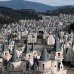 Esta cidade-fantasma fica na Europa e é famosa por ter mais de 500 castelos