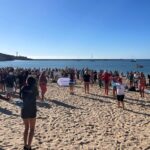 17.º Banho de Mar reúne centenas na Praia Grande em Ferragudo no primeiro dia do ano