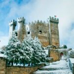 Conheça a vila medieval a quase 1000m de altitude onde pode ver neve e apreciar a paisagem natural