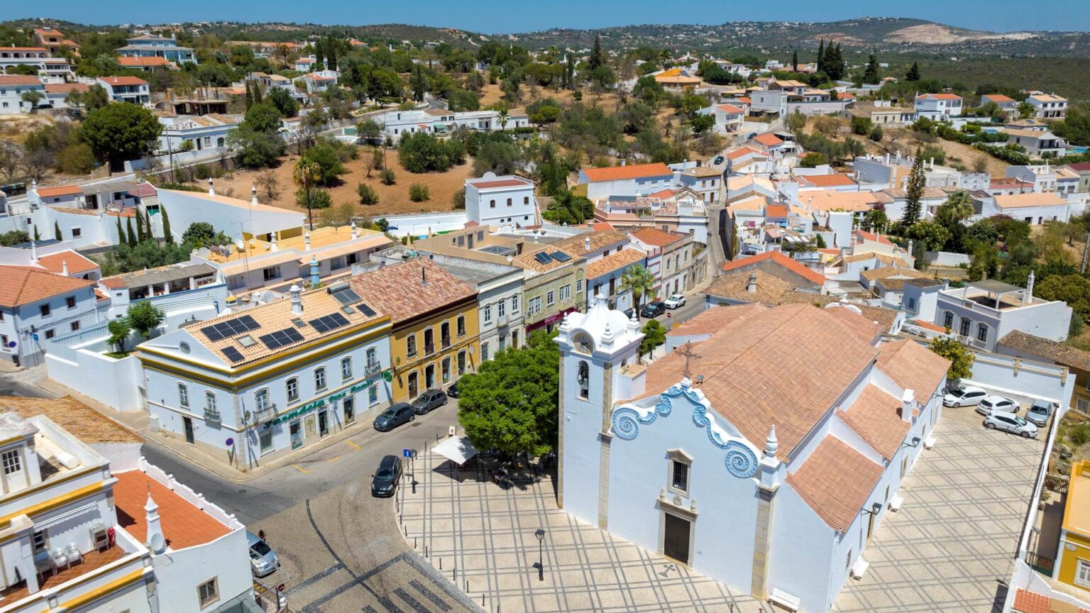 Boliqueime elevada a vila com aprovação unânime no parlamento - Postal ...