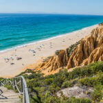 Esta cidade com praia a sul de Lisboa foi eleita pelos britânicos como das mais bonitas da Europa