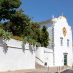 “Passeios na História de Tavira” levam visitantes a conhecer a riqueza da Igreja de Santiago