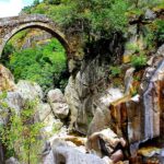 Conheça a ponte rodeada de paisagem natural fascinante que se diz ter sido construída pelo Diabo