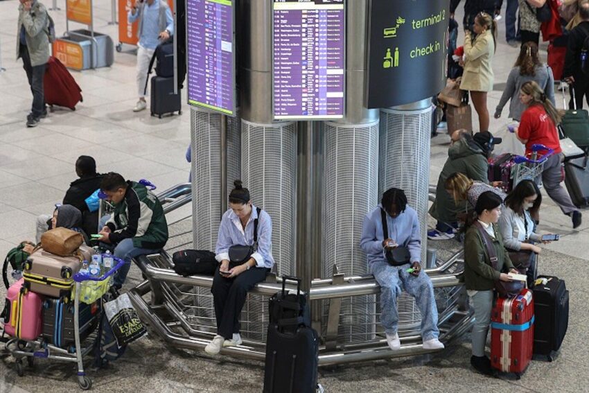 Aeroporto Humberto Delgado.