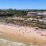 “Um fenómeno único”: nesta localidade no Algarve nasce água doce no meio da praia e qualquer um pode ver