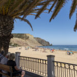 Ao pé desta praia no Algarve há uma rocha que é o resto da chaminé de um vulcão com mais de 70 milhões de anos