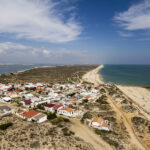 Onda de calor em terra e no mar: temperatura do mar ao largo de Faro atingiu os 26,1 graus