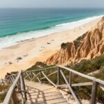Tenista Carlos Alcaraz falha Roland Garros por lesão e escolhe esta praia no sul de Portugal para descansar