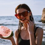 Nutricionista revela o que deve levar para um dia de praia e destaca estas frutas ricas em água